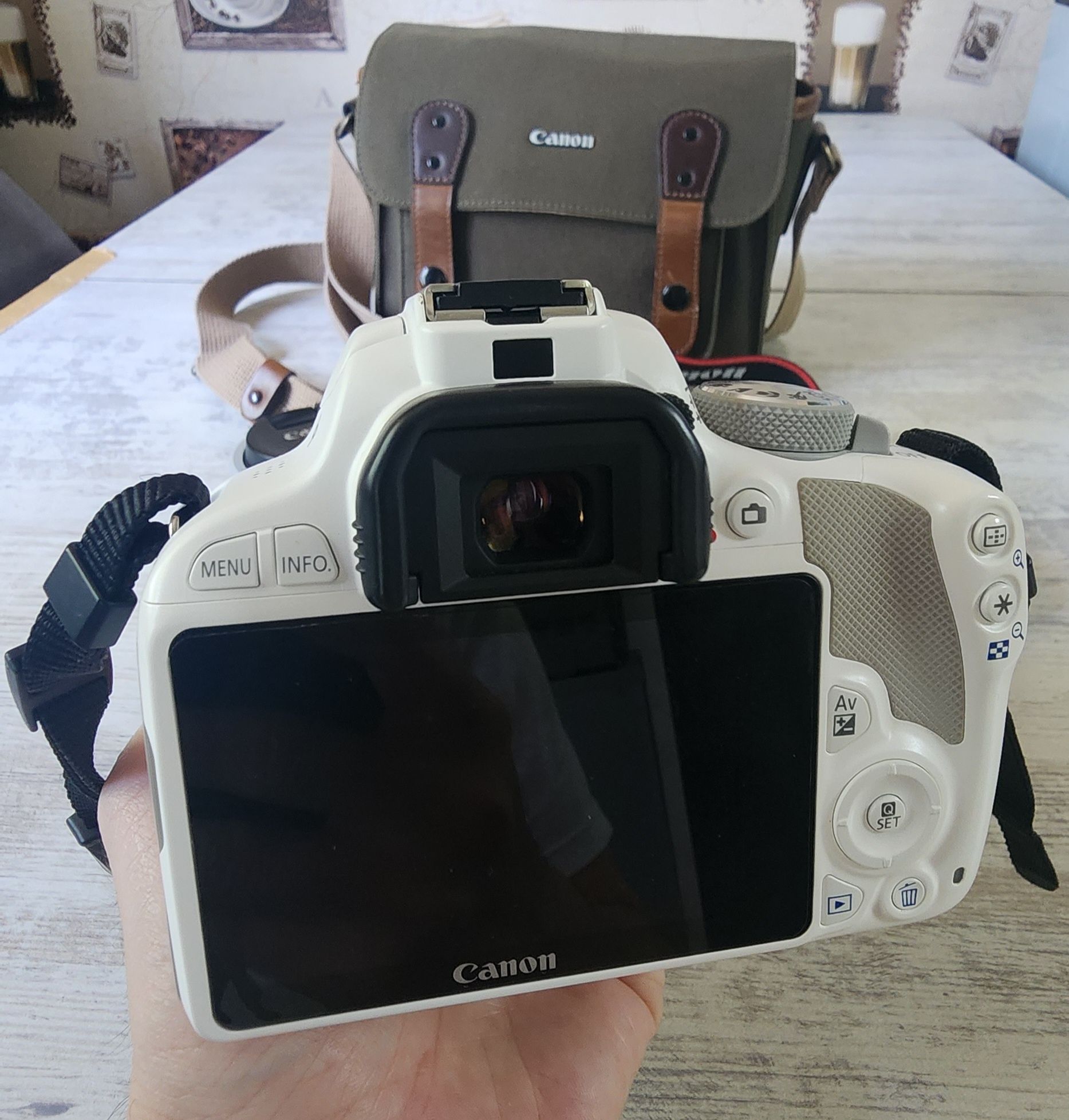 Canon Eos 100D белый в идеальном состоянии