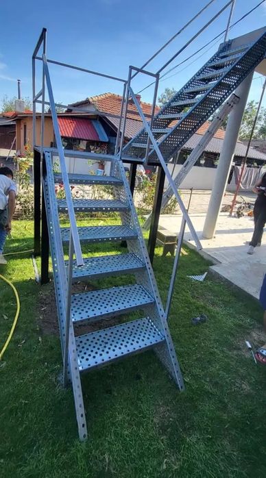 Confectionam scarii metalice zincate exterioare și pentru incendii , p