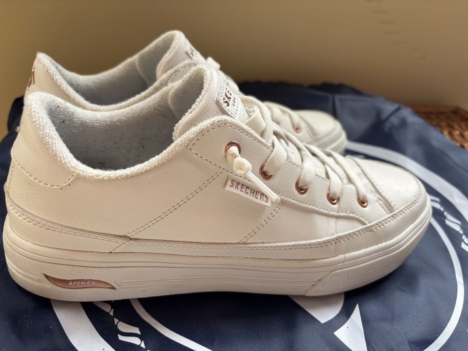 Skechers Arch Fit маратонки