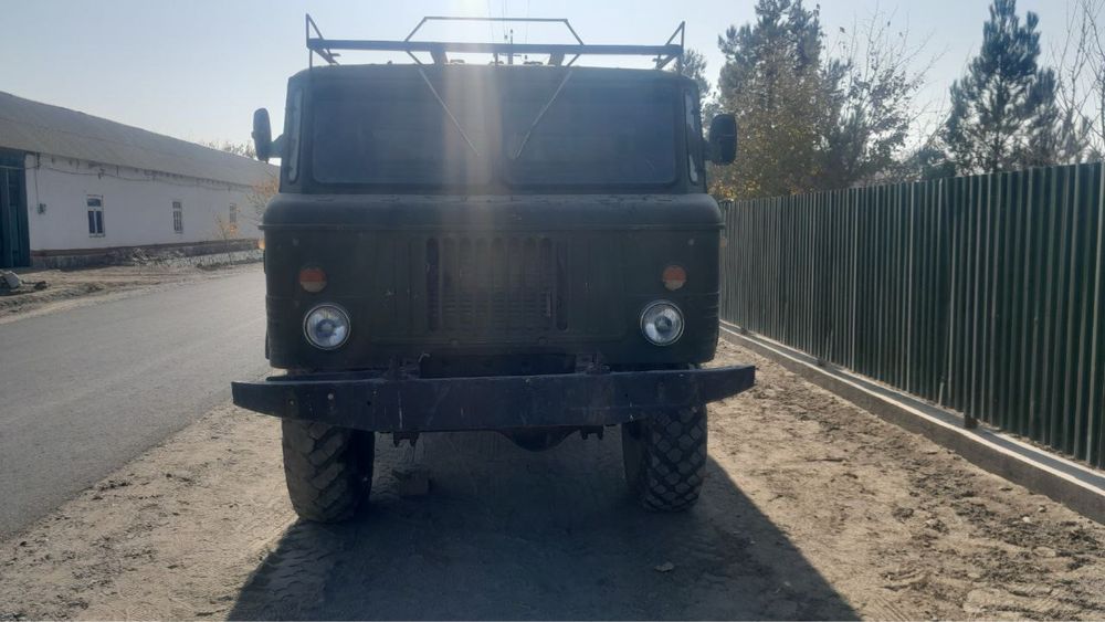 Gaz 66 sotiladi.