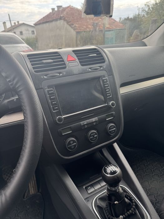 Продавам Volkswagen jetta