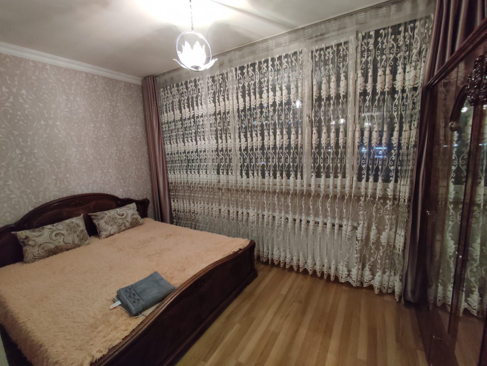 Сдается 1 комнатная квартира по суточна и по часам в районе Евразия