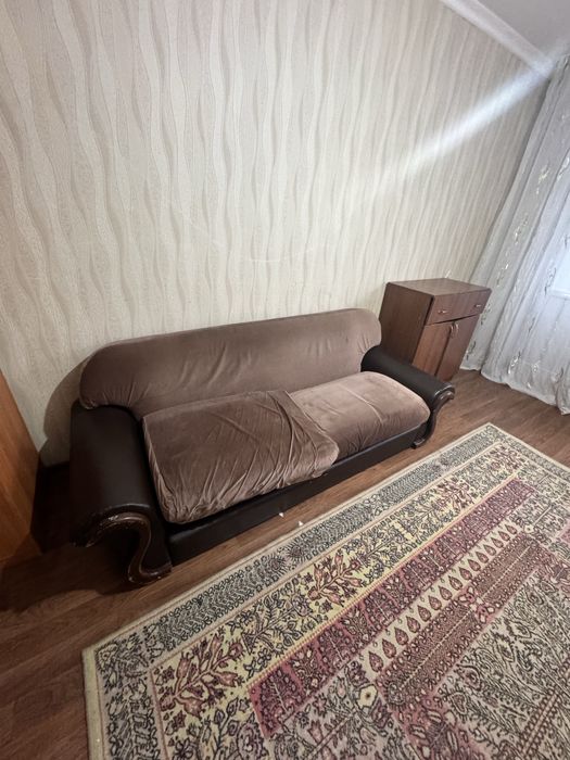 Продается диван  средном состояний