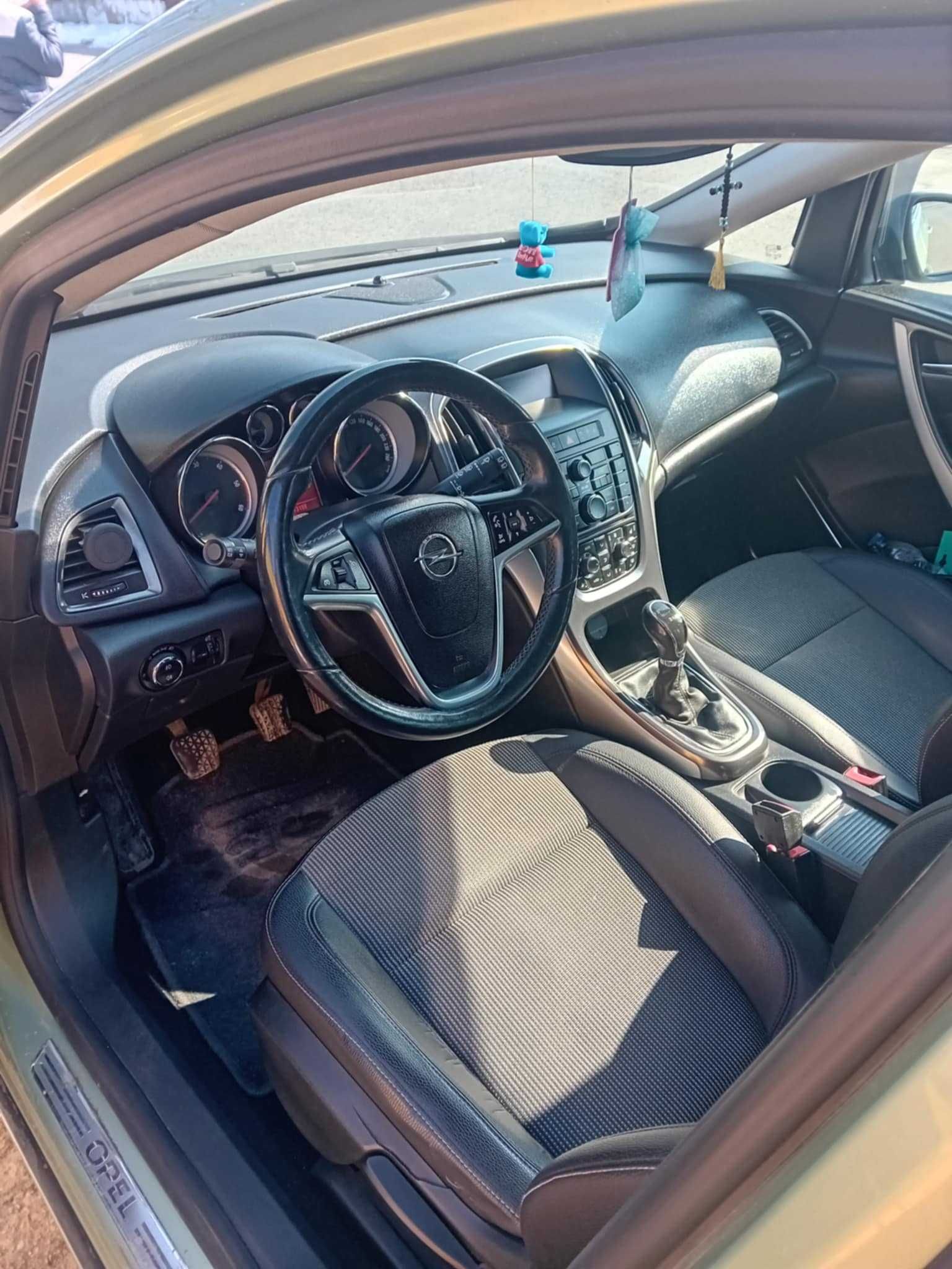 Opel astra j 2011