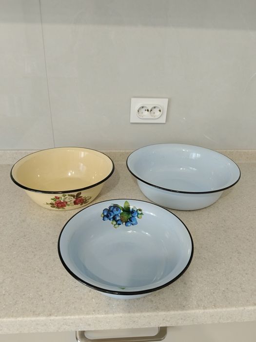 Продам миски эмалированные разные,отличном состоянии