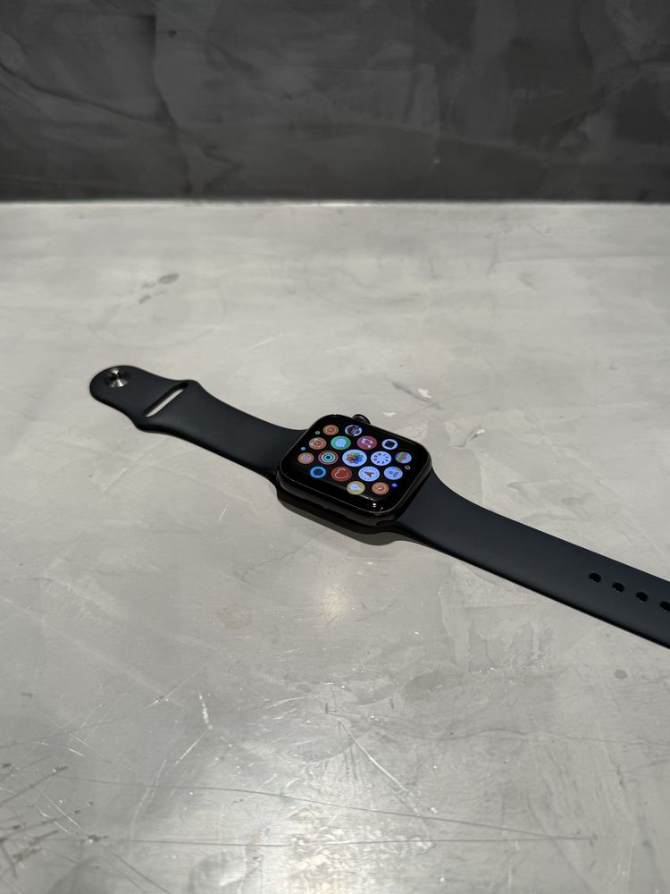 95% battery! Apple Watch SE 44mm Space Gray