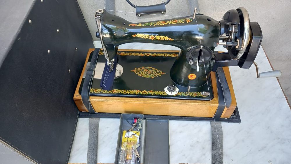 Новая швейная машинка Подольск шьет работает класс