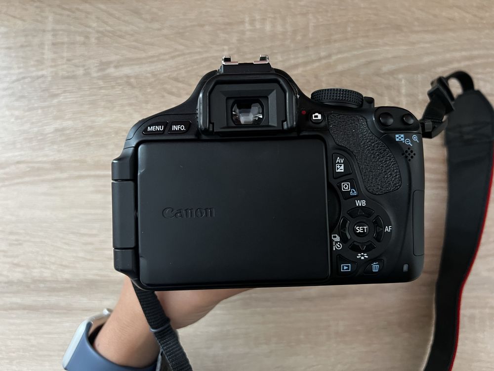 Фотоапарат Canon EOS 600D