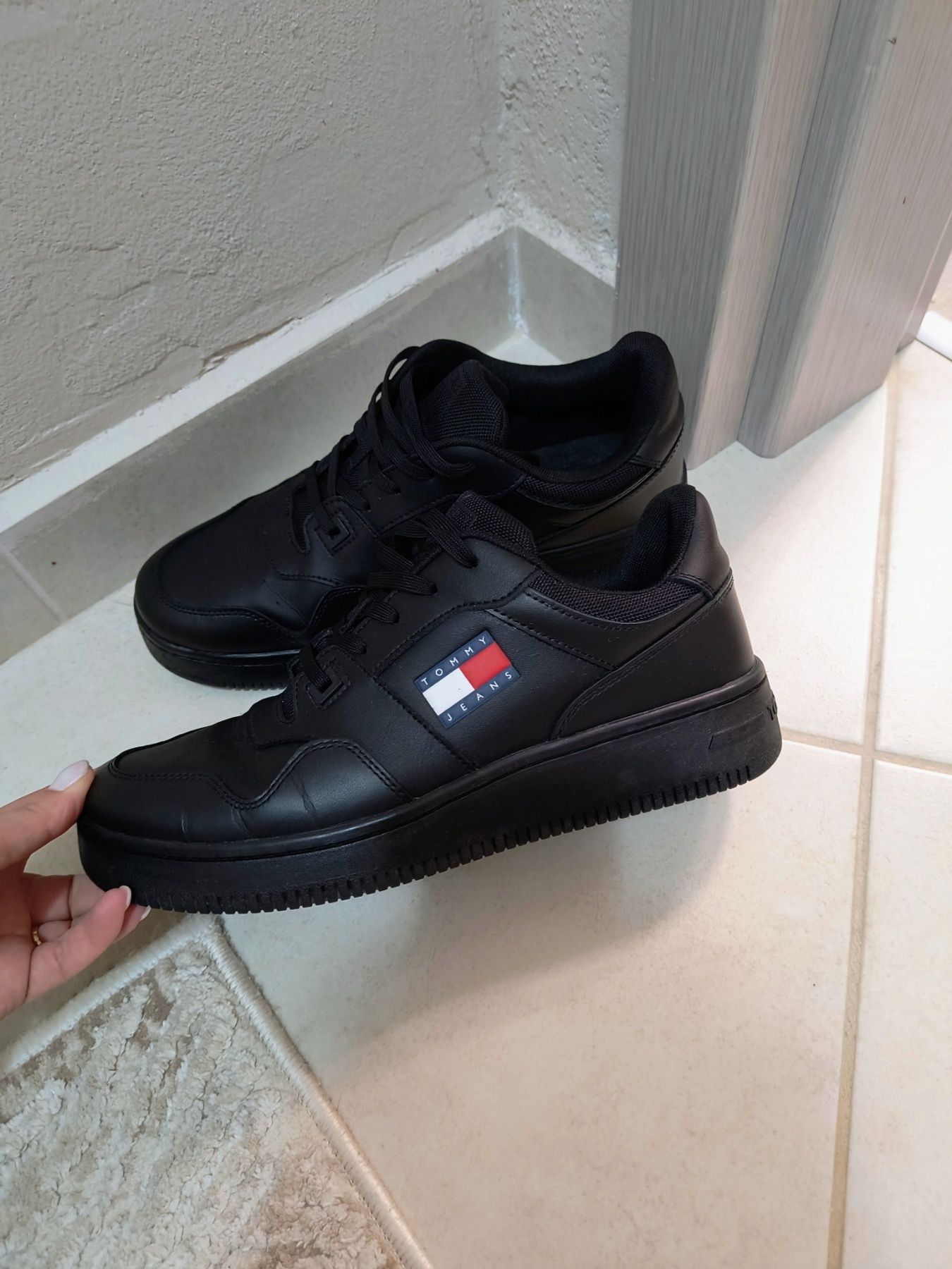 Tommy Hilfiger 42