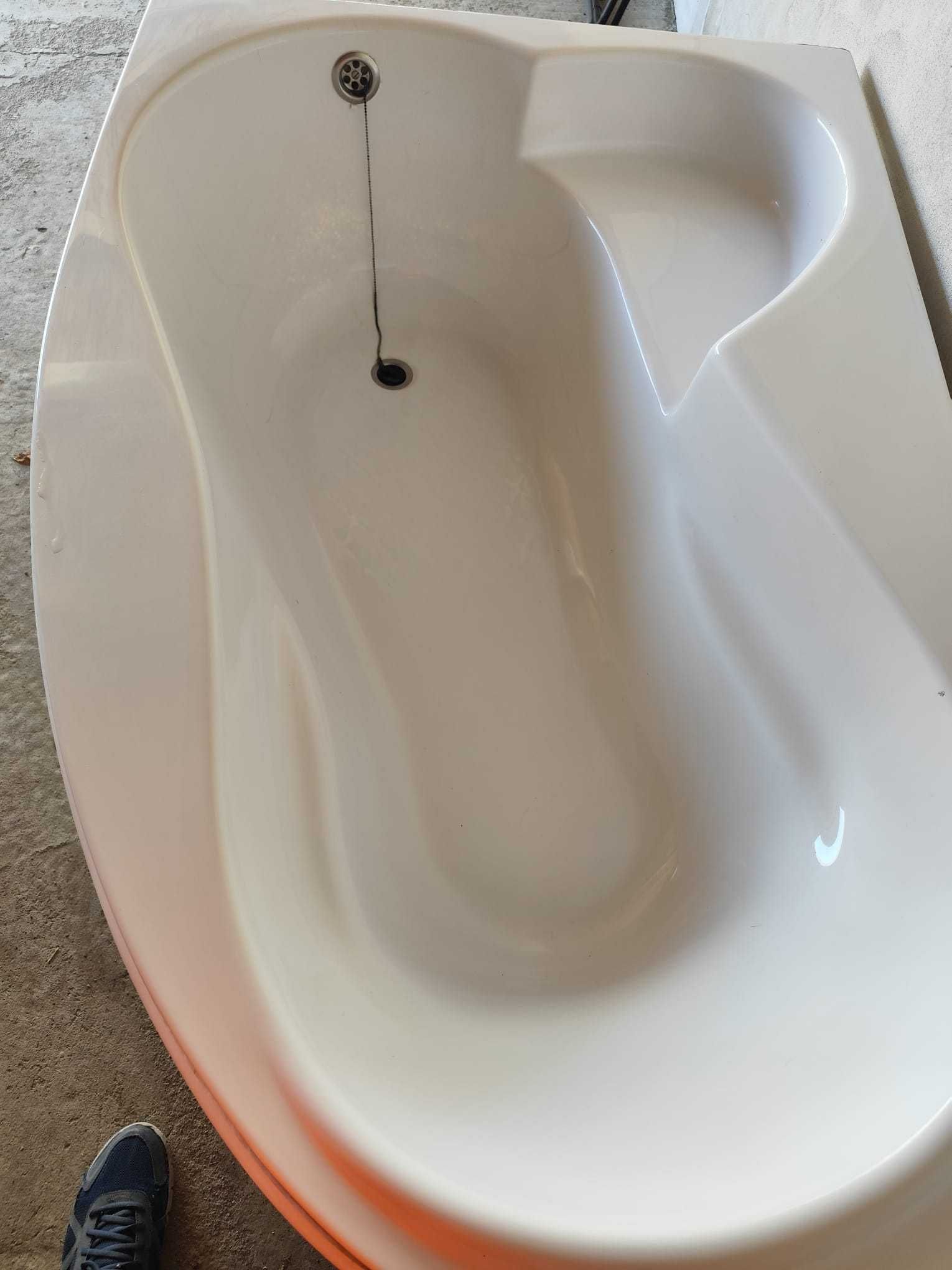 vand masina de spalat si vana baie