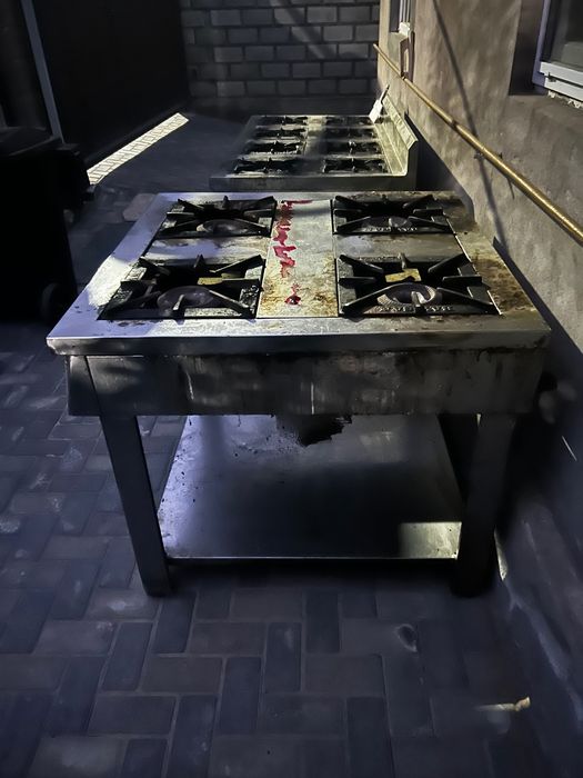 Газовая плита        .