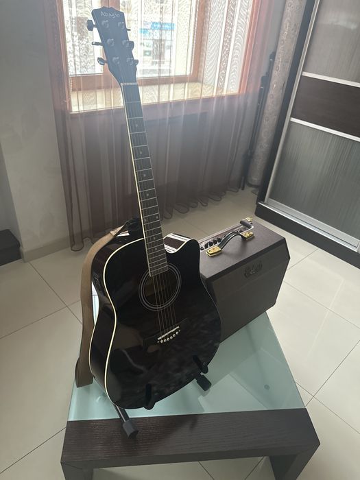 Акустическая гитара Adagioи комбоусилитель Belcat