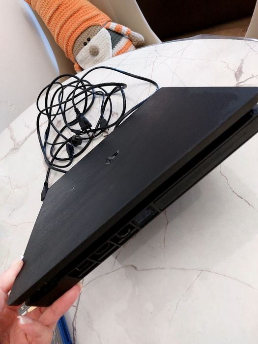 PS4  в отличном состоянии