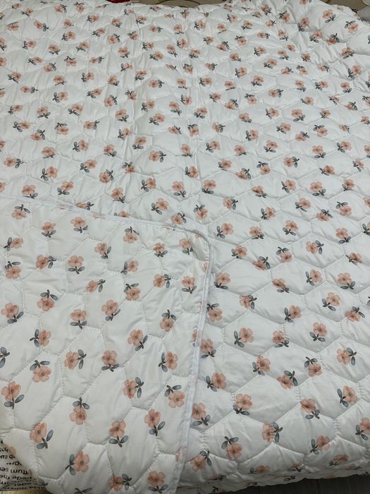 Продается стеганное одеяло и две подушки