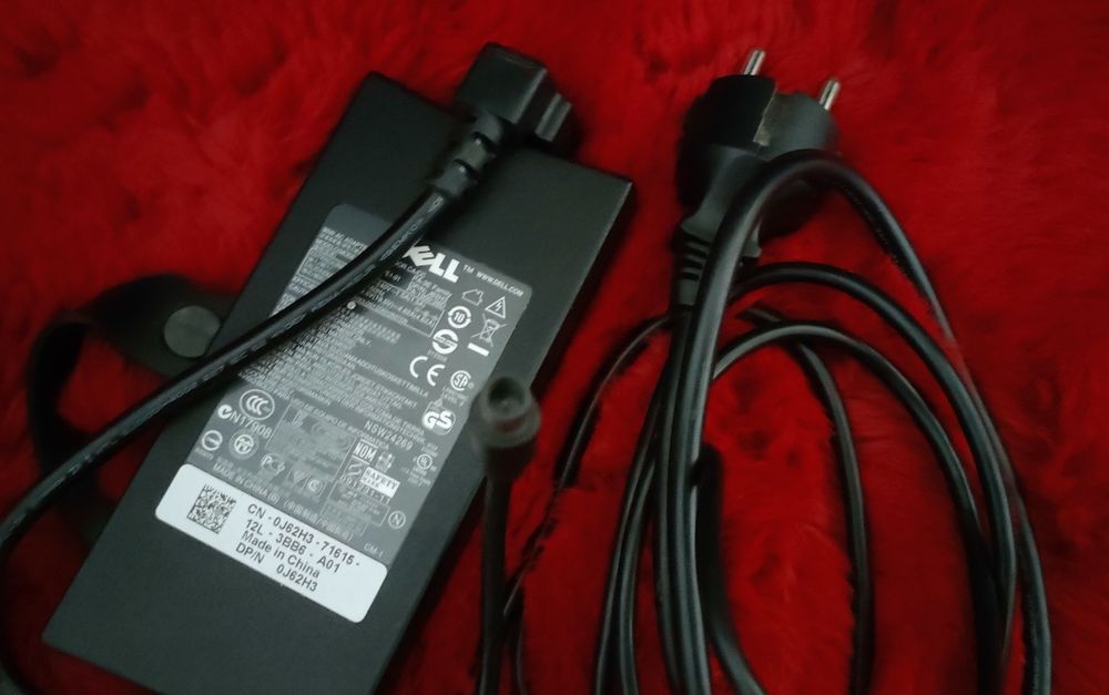 Vând încărcător laptop Dell original 65W