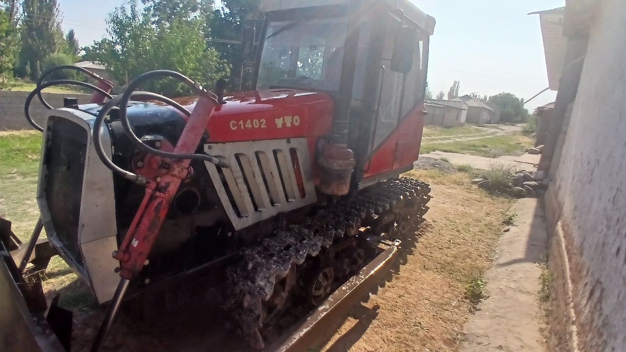 Yuto 1402 buldozer