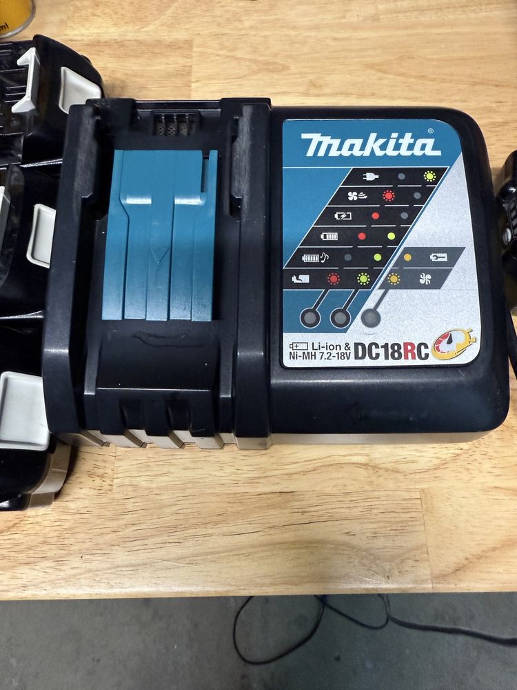 Бърза зарядна станция Makita