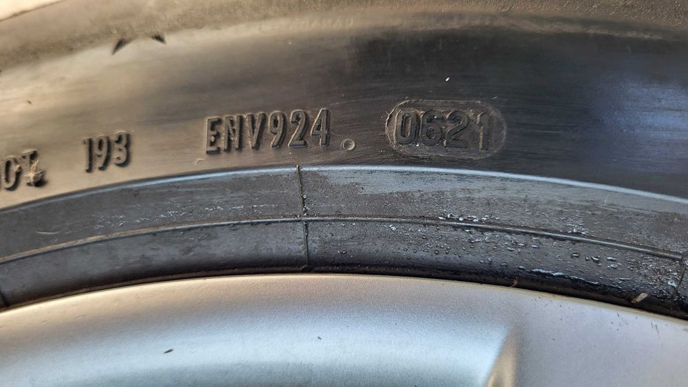 Vând jante Bmw R17 plus cauciucuri