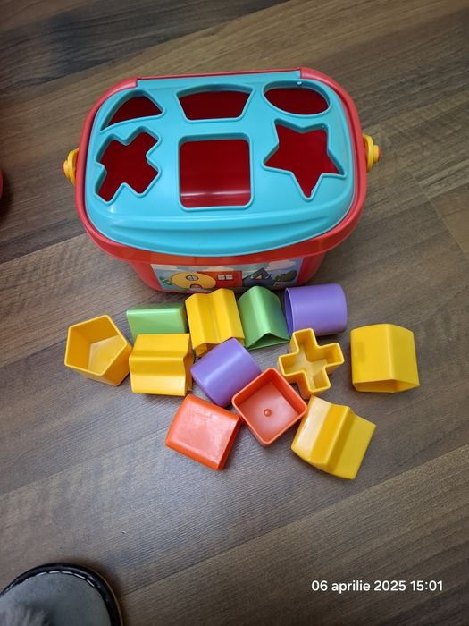 Vând jucări cu forme