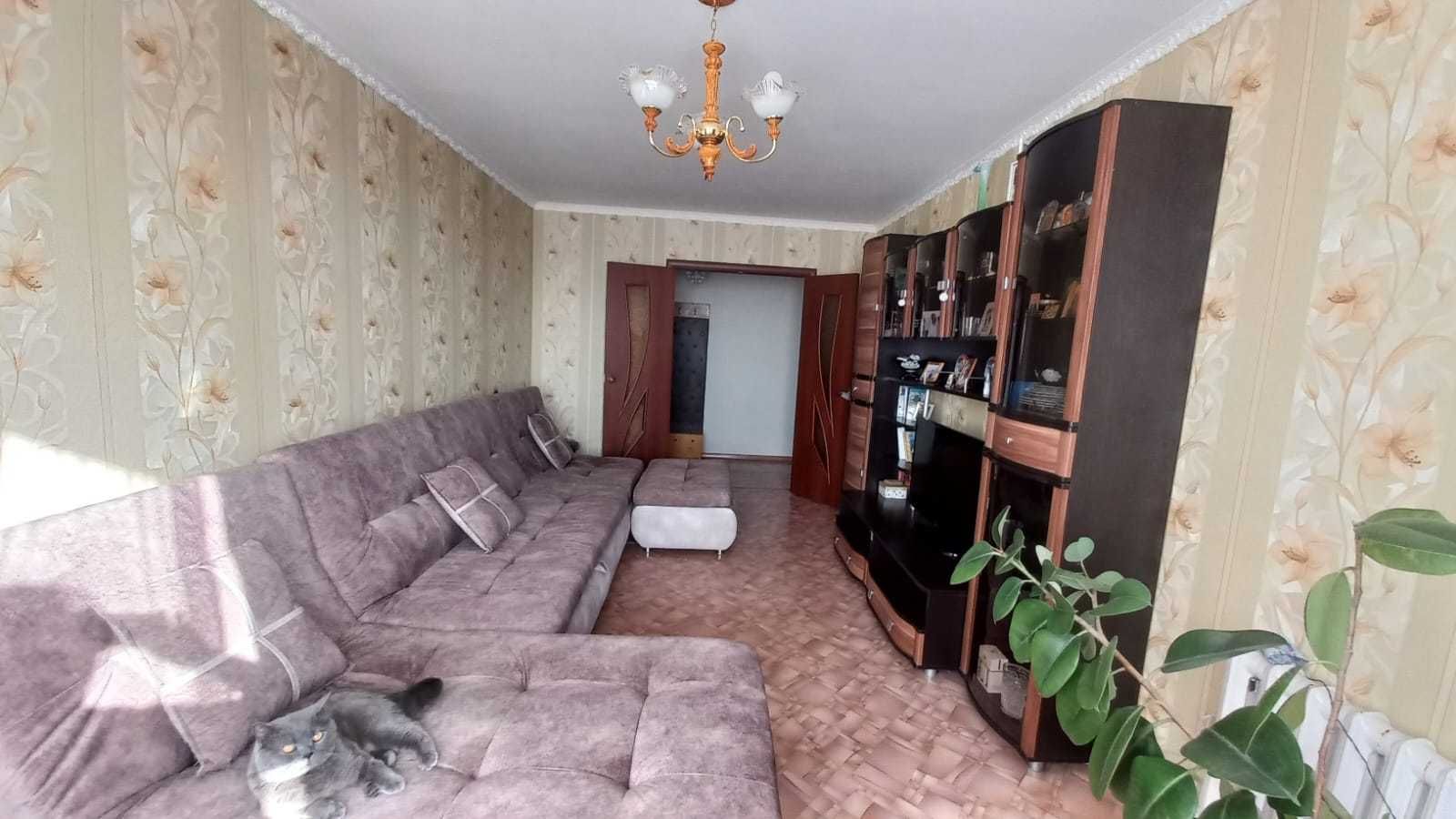 Продам 3-х УП на 8 мкр, 5/9 этаж , лифт работает