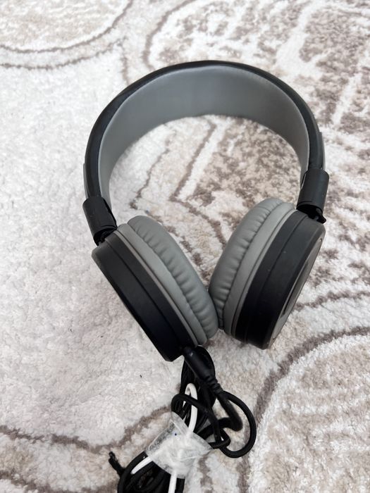 Продам наушники yison