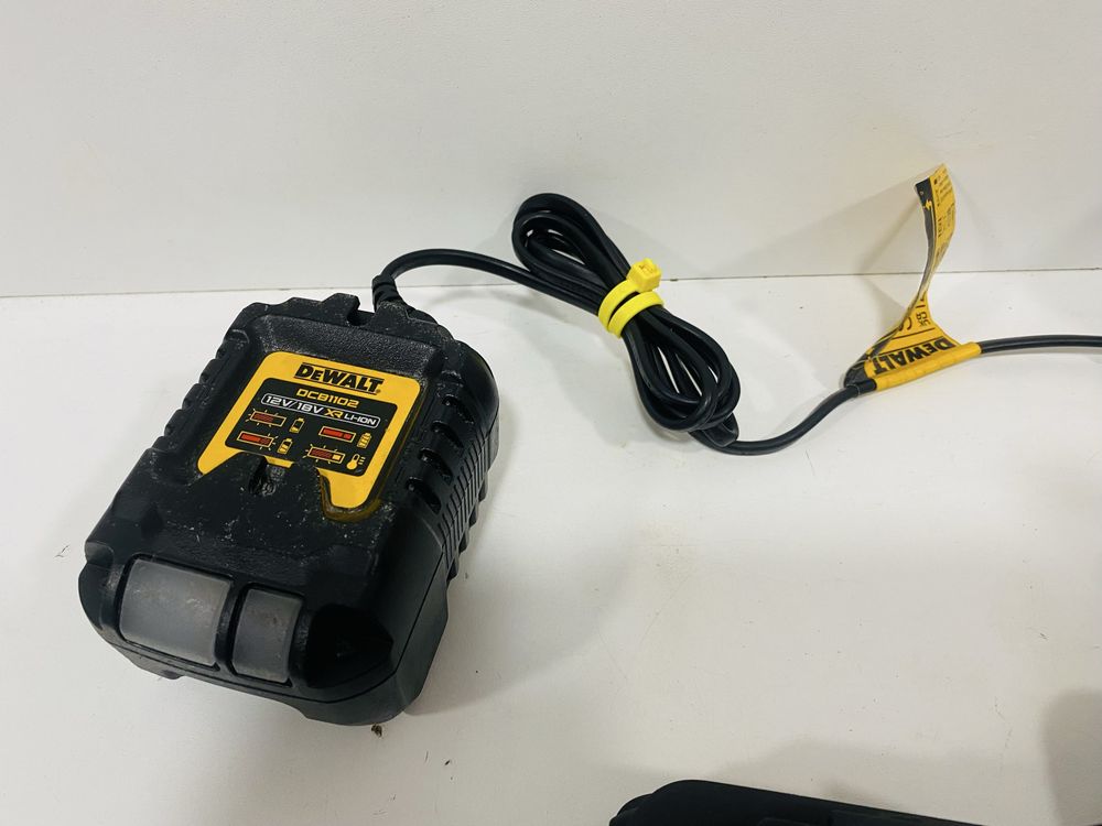 Dewalt slefuitor orbital rigips DCW 210