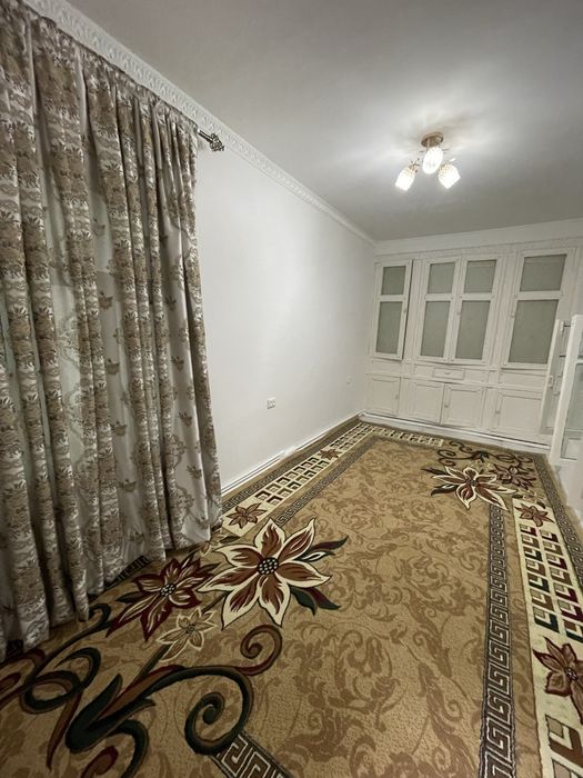 Kvartira BERUNIY metroga yaqin hovli
