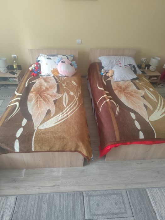 Vând 2 paturi copii 90/200 plus dulap