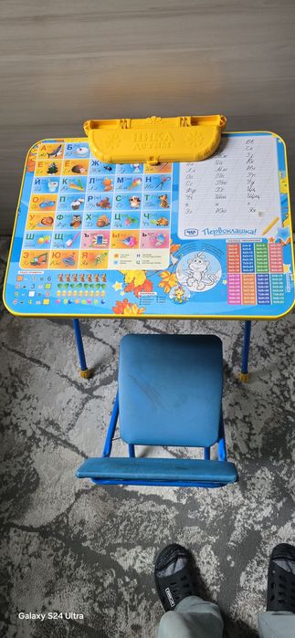 Парта для ребёнка в хорошем состоянии.
