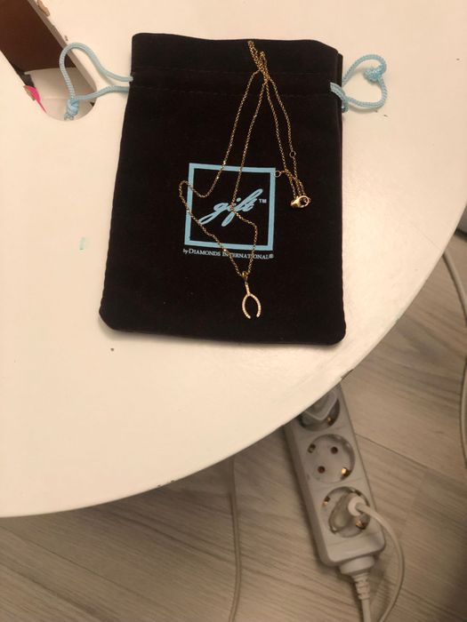 Colier elegant cu potcoavă din aur 18К cu diamante