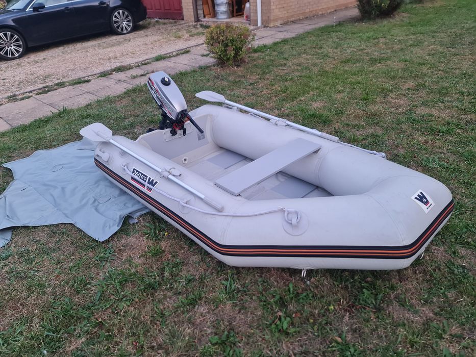 Надуваема лодка Wetline 260см с твърд под и двигател Evinrude 4к.с.