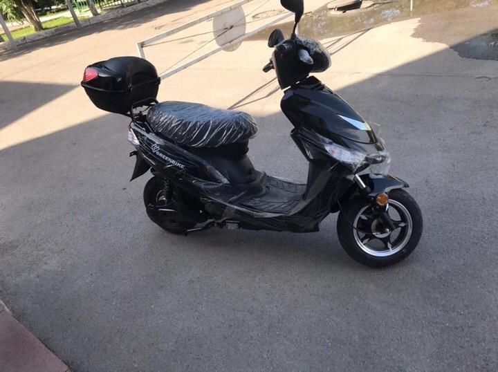 Продам электроскутер.Торг есть