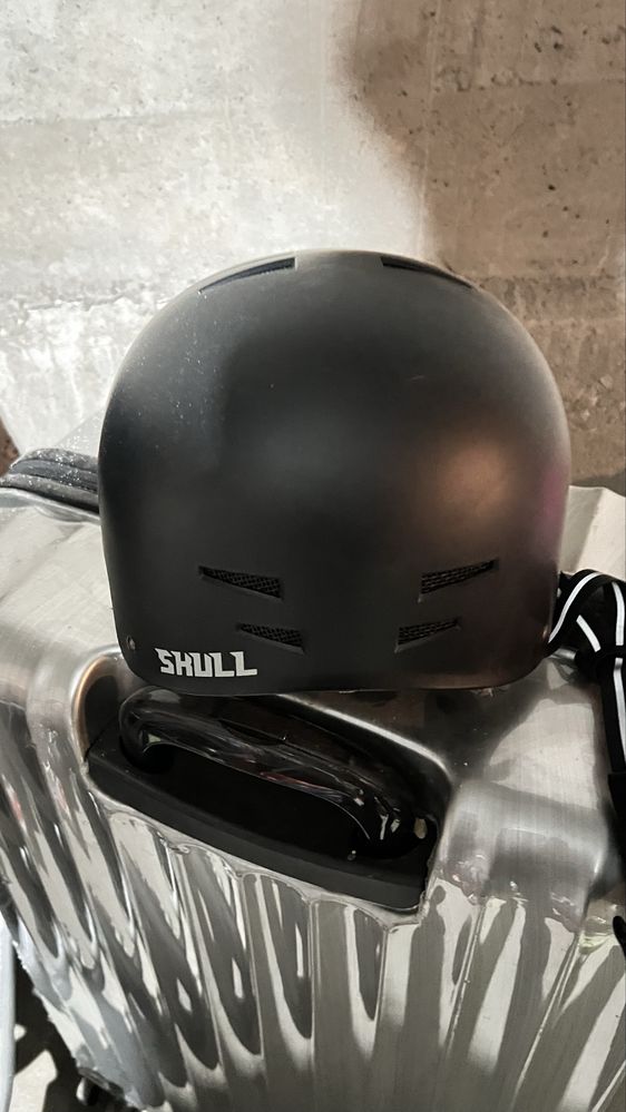 Sukuter va velosapedlar uchun himoya kaskasi