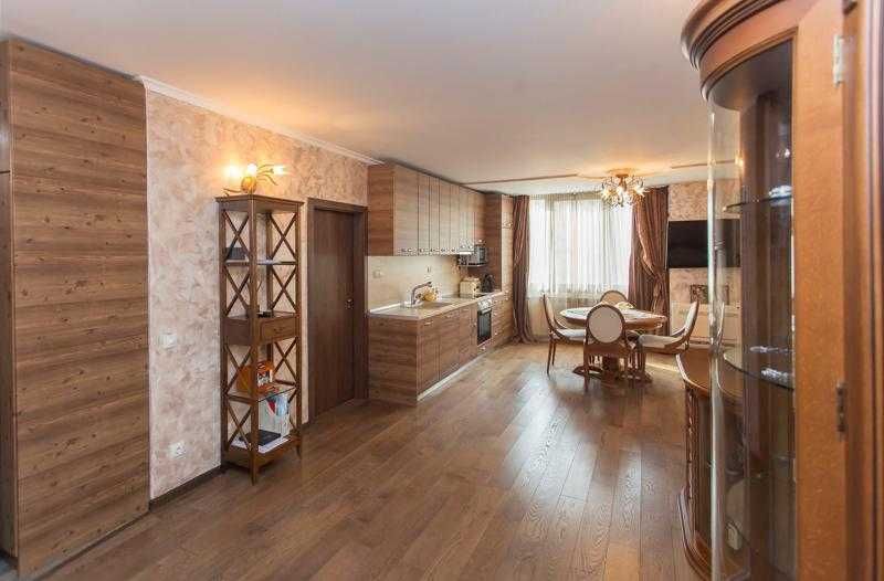 Продаваме Четиристаен Апартамент В Дианабад.