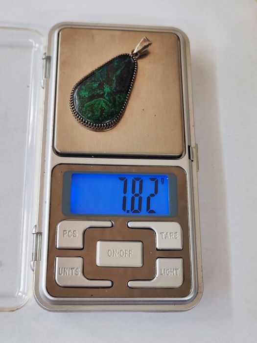 Сребърен медальон 925 с малахит