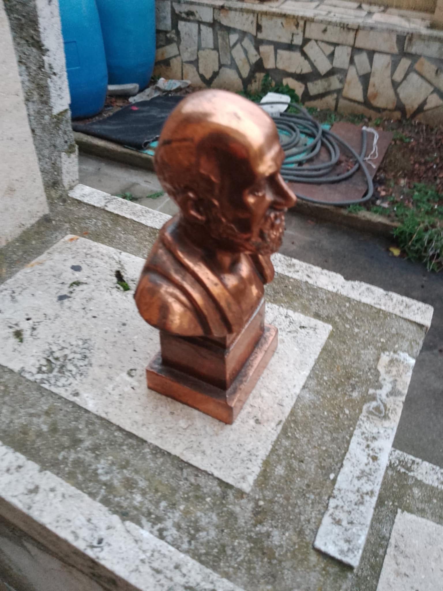Бюст на Хипоктат