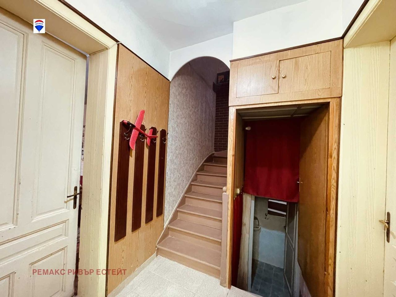 Дава се под наем Къща в Русе, Център - 200 кв.м за 433.5 € - Снимка #11