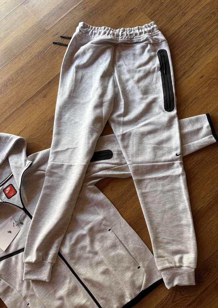 Мъжки,памучен,сив екип Nike с активен джоб на долнището