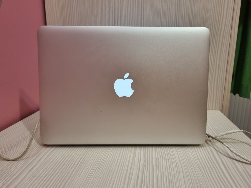 Macbook Air 13 inch, model 1466-EMC 2559