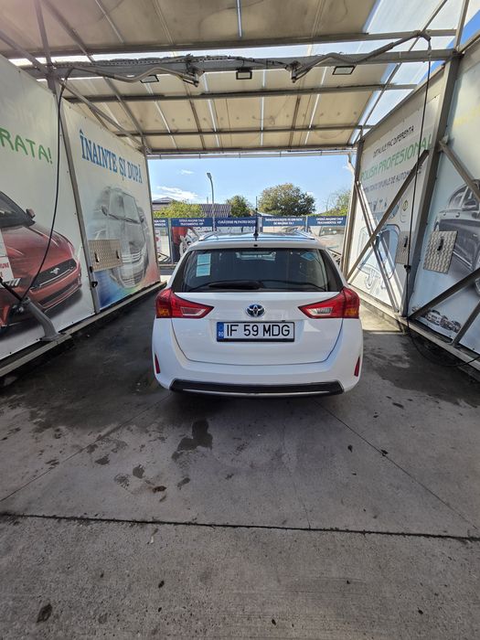 Firma licență arr inchiriez toyota  auris 2014 2017 hibrid  uber bolt