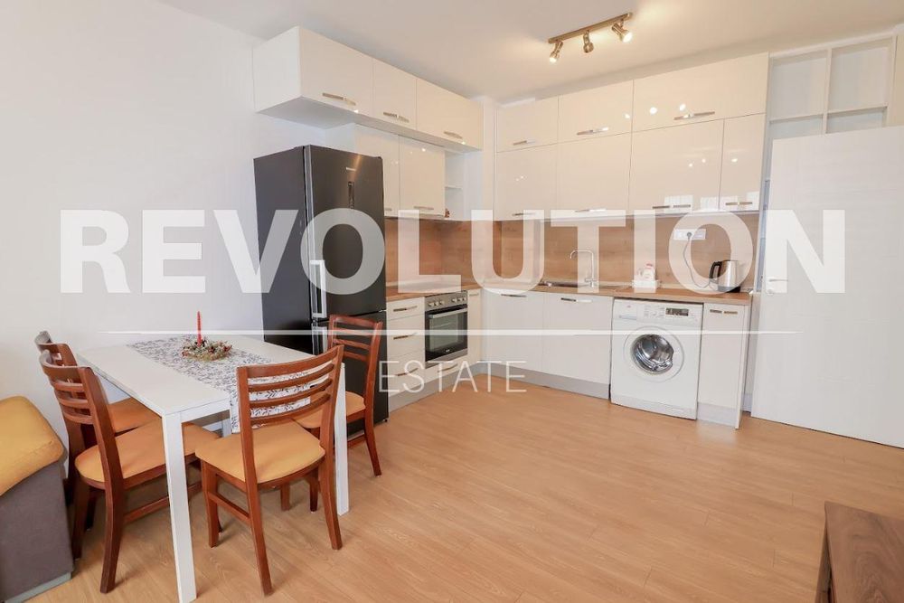 Дава се под наем Двустаен апартамент в Варна, Бриз - 70 кв.м за 350 € - Снимка #1