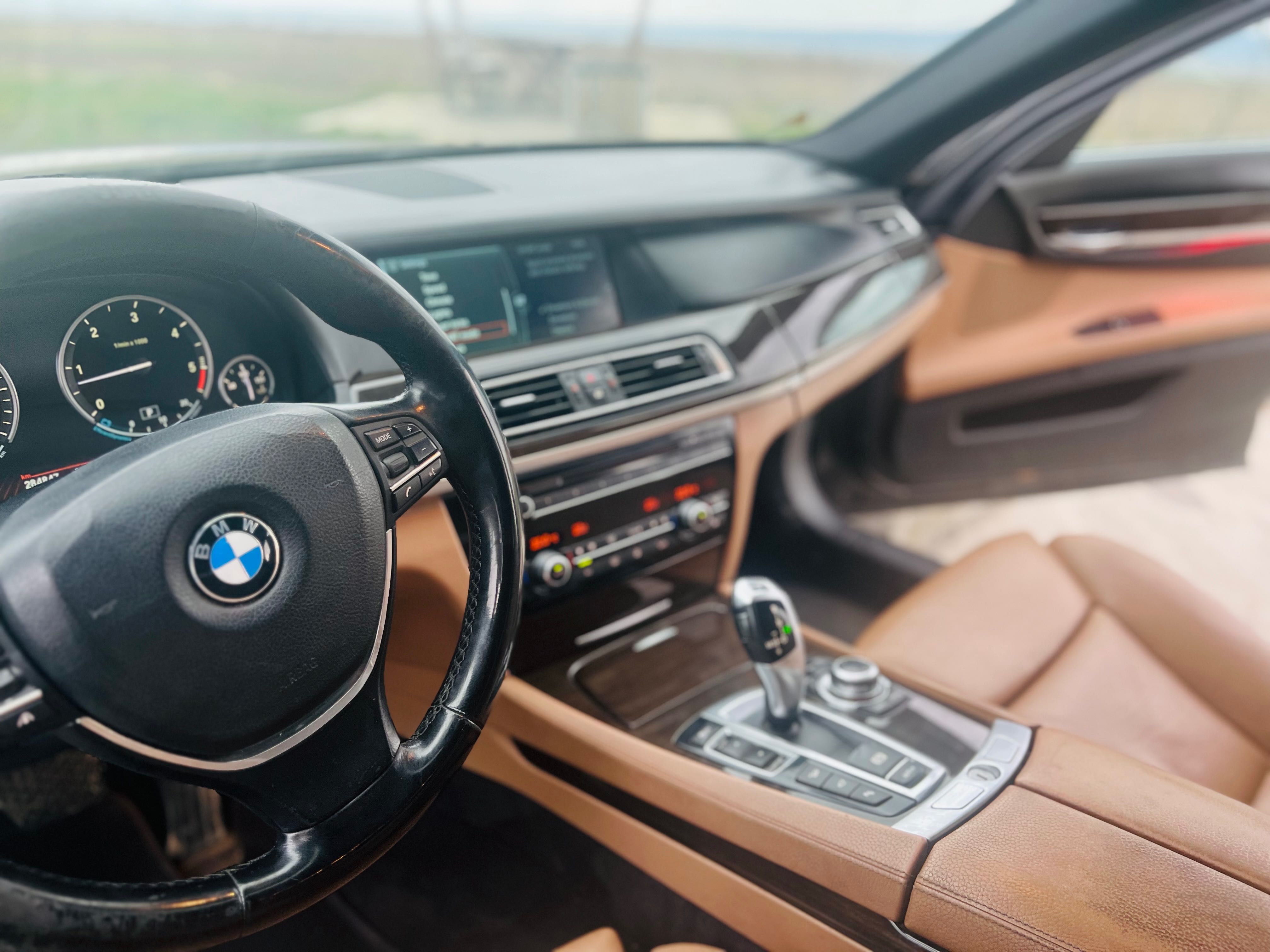 Bmw Seria7 xdrive  740d bixenon an 2011 luna 7 3 butoane