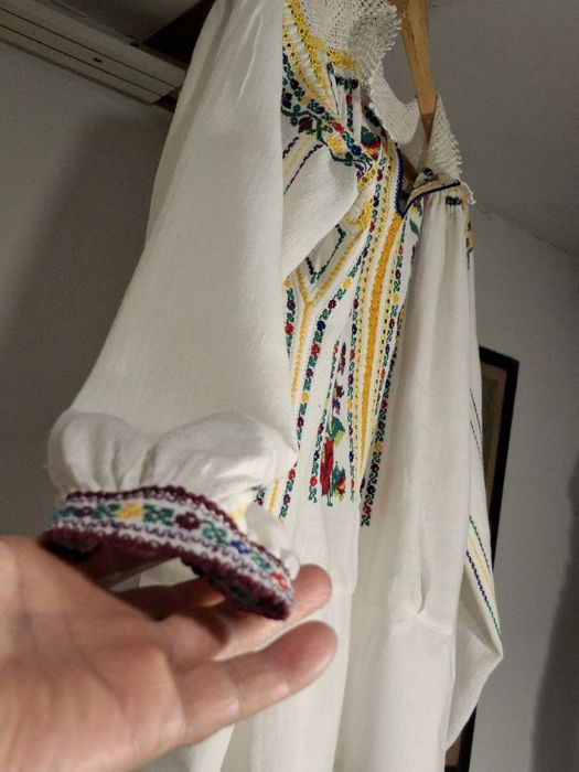 Ie și poale costum popular