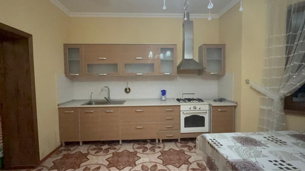 Кухня 6 м с пеналами, отличное состояние — недорого!