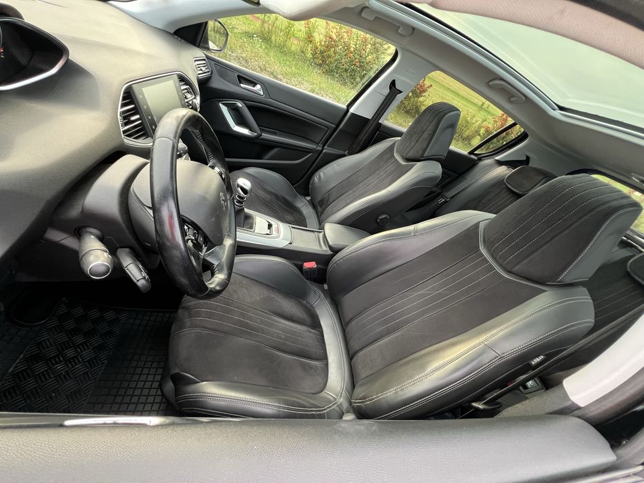 Peugeot 308   Panoramic 2017  136000 km