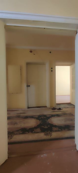 Карши 4-мкр 3 хонали 1-этаж урта катор гиштли полли уй 80 кв катта бал