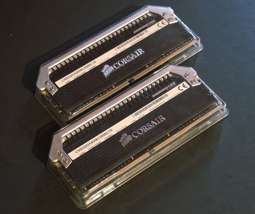 16GB  RAM 3000MHz DDR4 Corsair Dominator Platinum