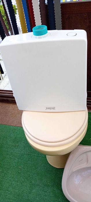 Мивка, тоалетна чиния и казанче