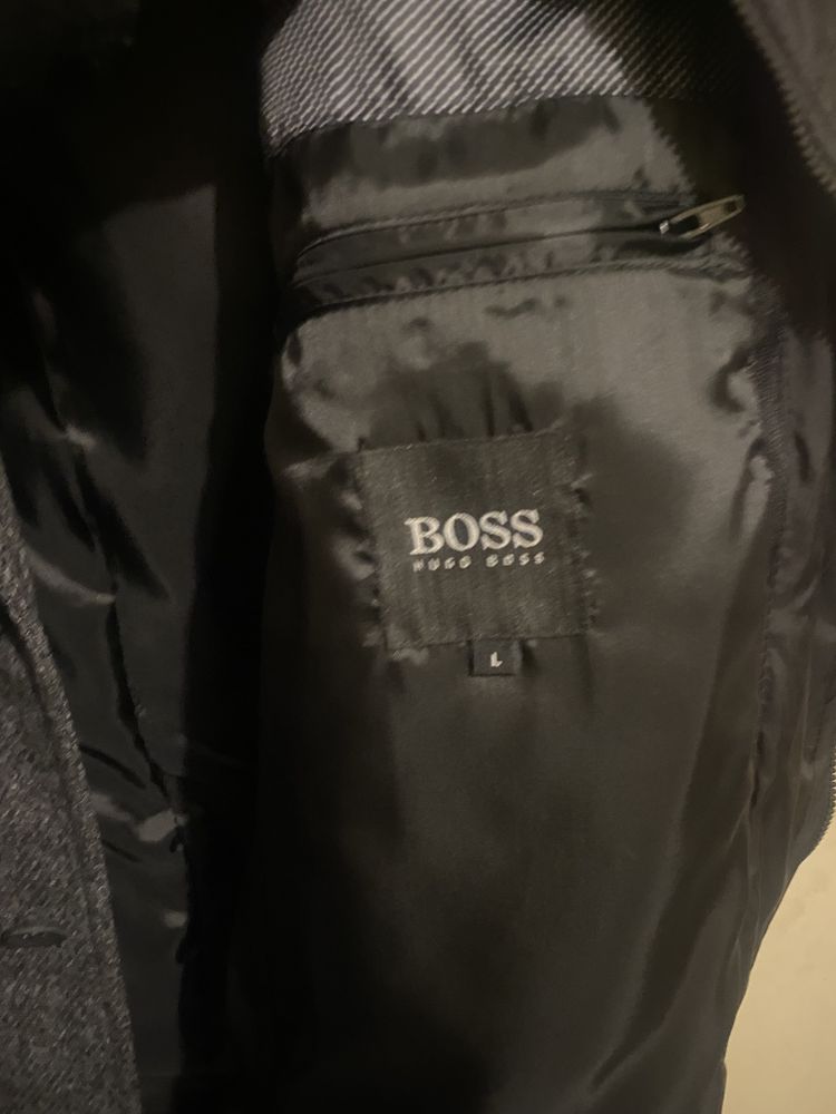 Ново мъжко палто L Hugo Boss