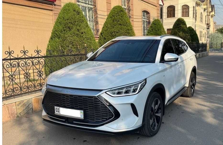Продам BYD Song Plus DM-i AWD 2023 полный привод (Идеальное состояние)
